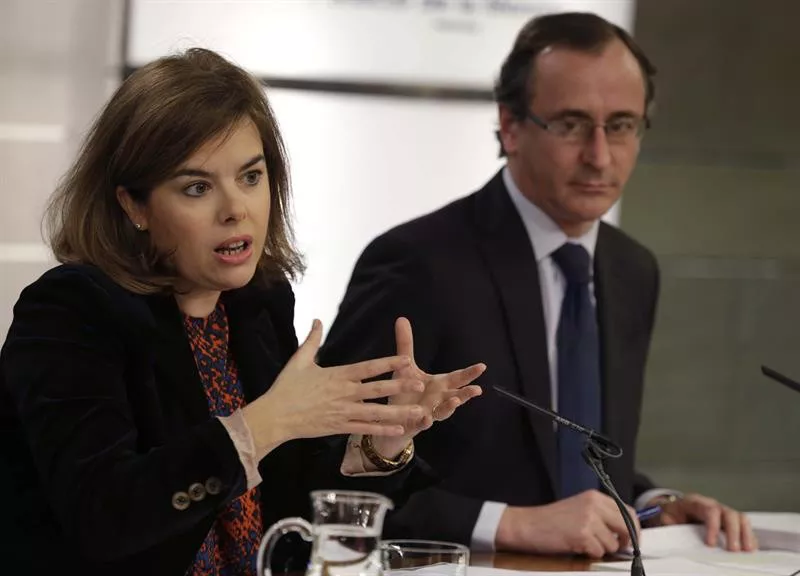 Soraya Saenz de Santamaria. Alfonso Alonso Consejo de Gobierno infancia. EFE