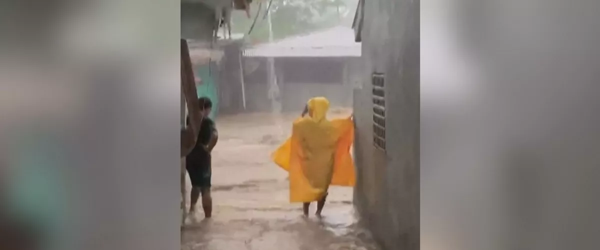 El supertifón Fung-wong toca tierra en la isla de Luzón, en el norte de Filipinas