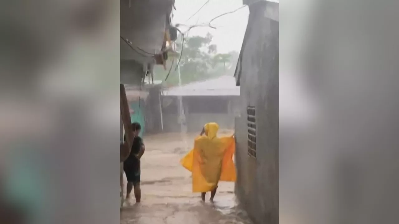 El supertifón Fung-wong toca tierra en la isla de Luzón, en el norte de Filipinas