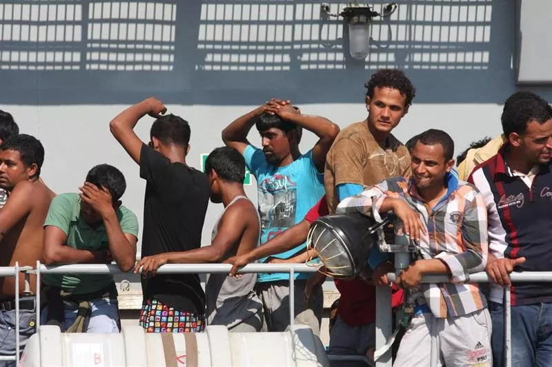 Libia hondoratutako ontziko etorkinak. Argazkia: EFE