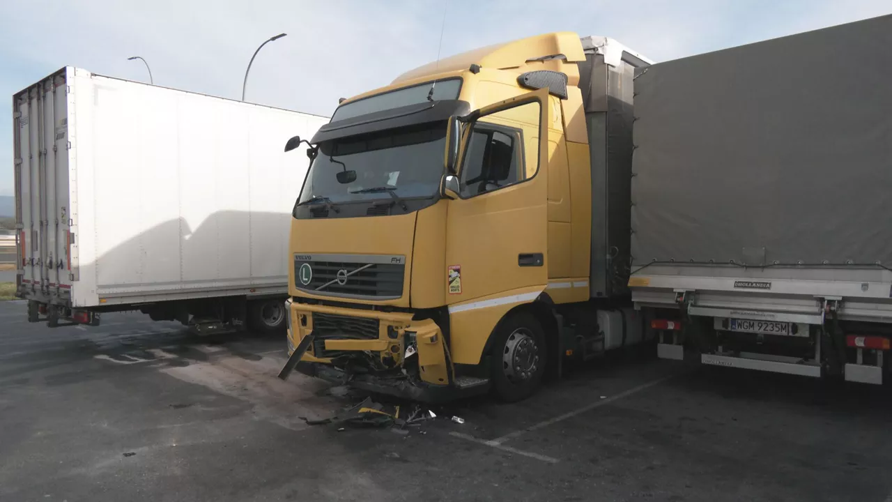 Istripua izan duen kamioia. Argazkia: EITB