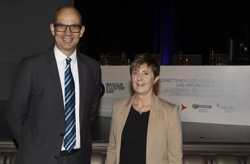 Arantza Tapia presidente TCI-Network de Harvard Business School, Christian Ketels. Clusters. EFE