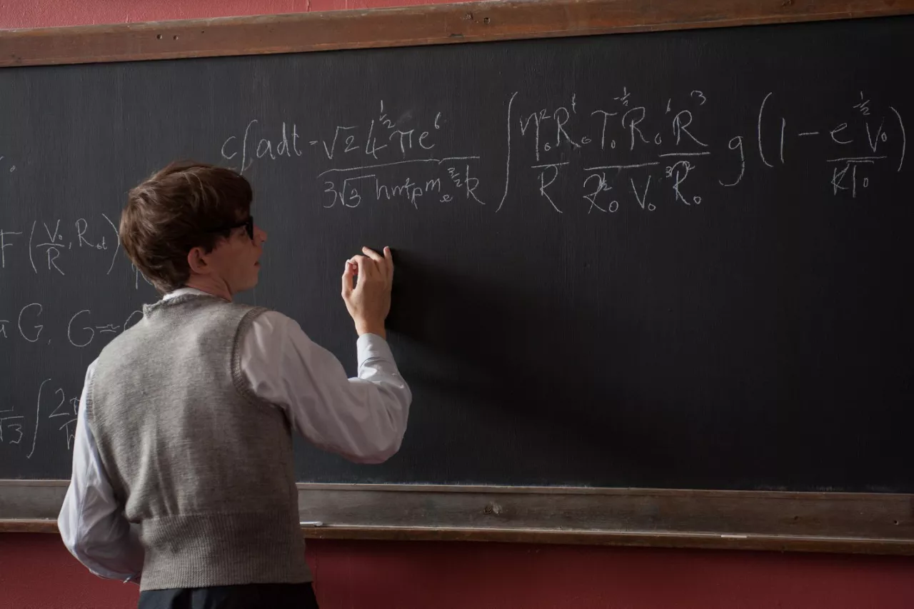 Eddie Redmayne se pone en la piel de Stephen Hawking en 'The Theory of Everything'