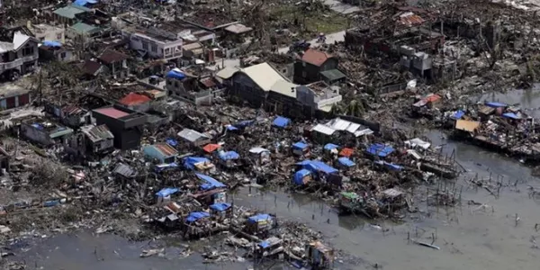 El tifón Haiyan azota las islas Filipinas. Foto: EFE.