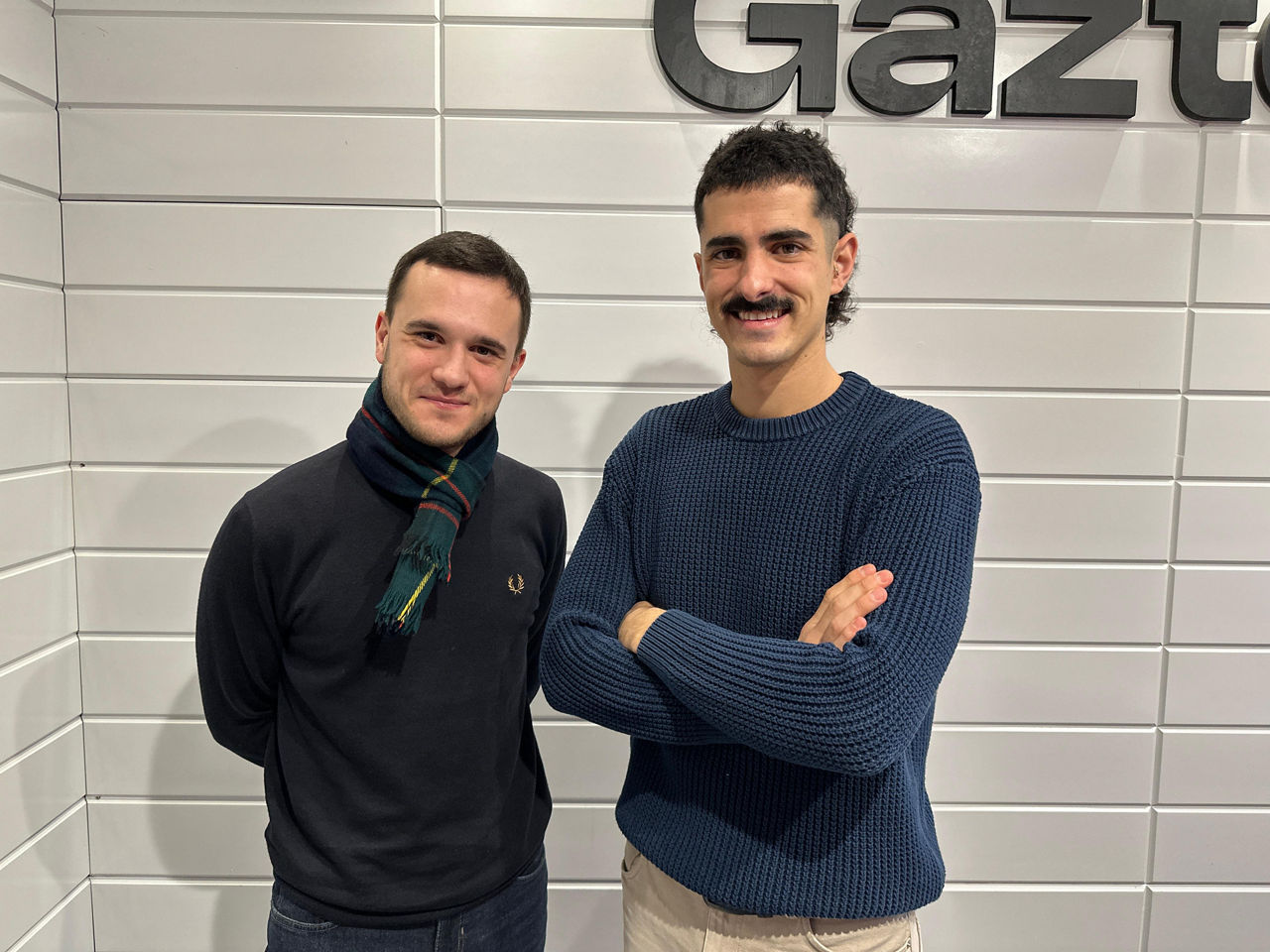 Bulegoko Xabi eta Tom