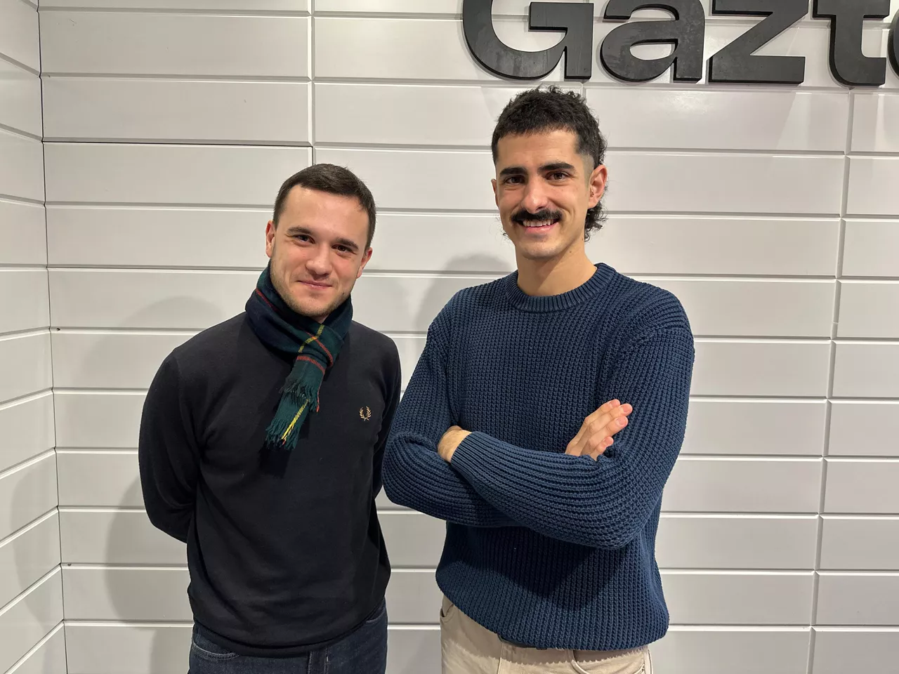 Bulegoko Xabi eta Tom