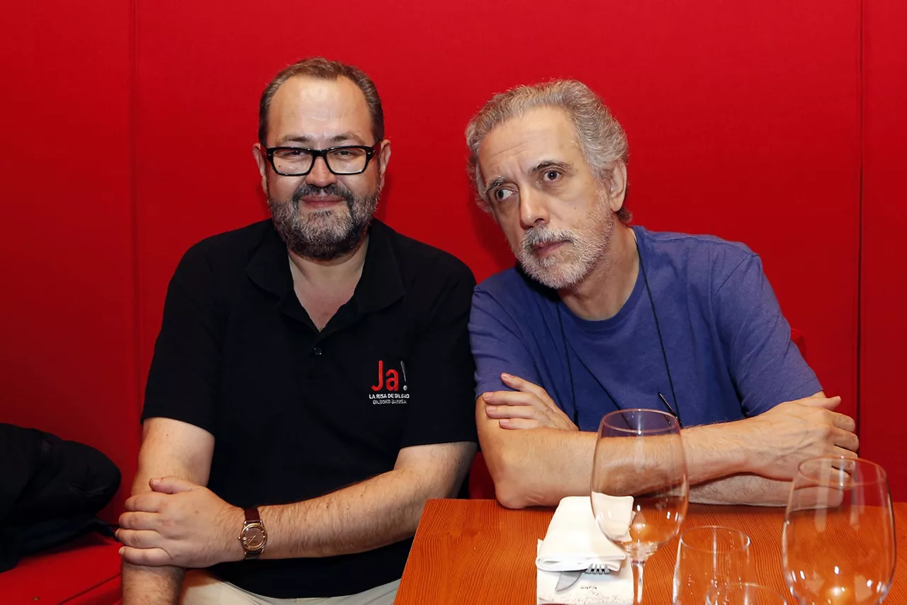 Juan Bas jaialdiko zuzendaria eta Fernando Trueba