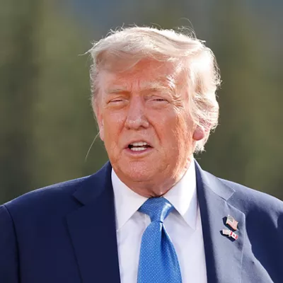 Kananaskis (Canada), 16/06/2025.- US President Donald Trump participates in a family photo during the Group of Seven (G7) Summit at the Kananaskis Country Golf Course in Kananaskis, Alberta, Canada, 16 June 2025. World leaders are gathered from 15 to 17 June 2025 for the annual G7 Summit. EFE/EPA/LUDOVIC MARIN / POOL
