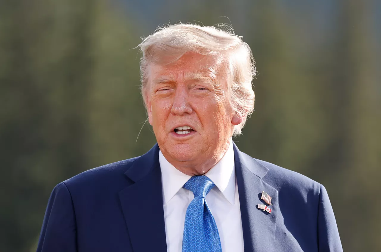 Kananaskis (Canada), 16/06/2025.- US President Donald Trump participates in a family photo during the Group of Seven (G7) Summit at the Kananaskis Country Golf Course in Kananaskis, Alberta, Canada, 16 June 2025. World leaders are gathered from 15 to 17 June 2025 for the annual G7 Summit. EFE/EPA/LUDOVIC MARIN / POOL
