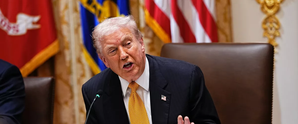 WASHINGTON (United States of America), 07/11/2025.- United States President Donald J Trump speaks during a bilateral lunch with Prime Minister of Hungary Viktor Orban in the Cabinet Room of the White House in Washington, DC, USA, 07 November 2025. (Hungría, Estados Unidos) EFE/EPA/AARON SCHWARTZ / POOL
