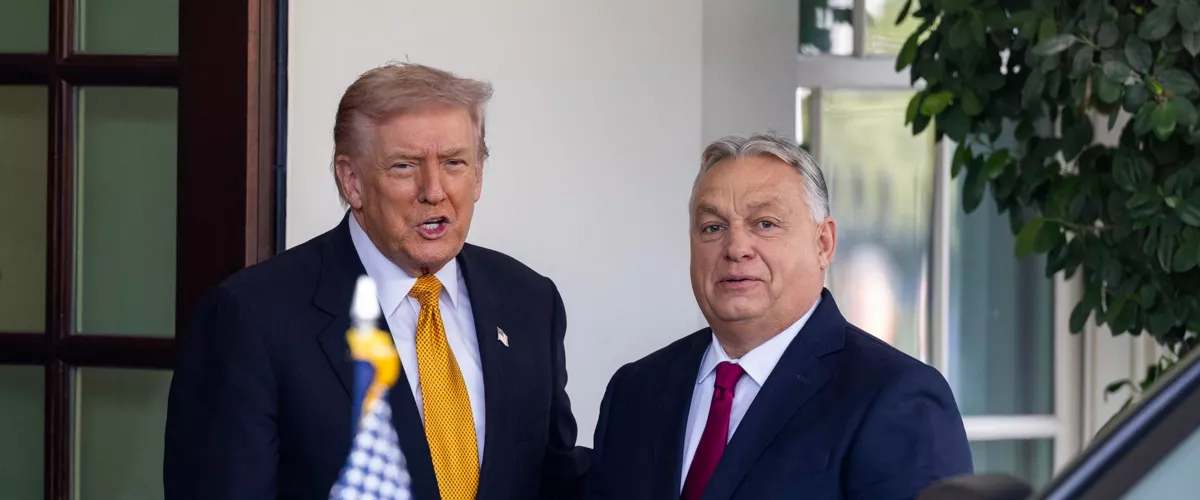 WASHINGTON (United States), 07/11/2025.- US President Donald Trump (L) welcomes Hungary’s Prime Minister Viktor Orban (R) to the White House in Washington DC, USA, 07 November 2025. The two are expected to discuss trade, as well as US Sanctions on Russian energy companies. (Hungría) EFE/EPA/JIM LO SCALZO
