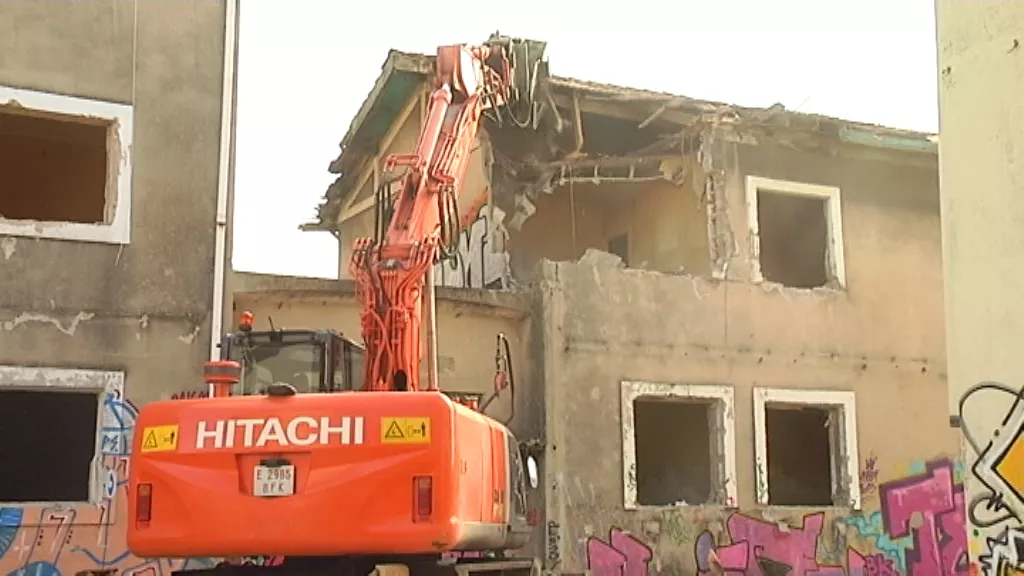 Obras en Txomin Enea.