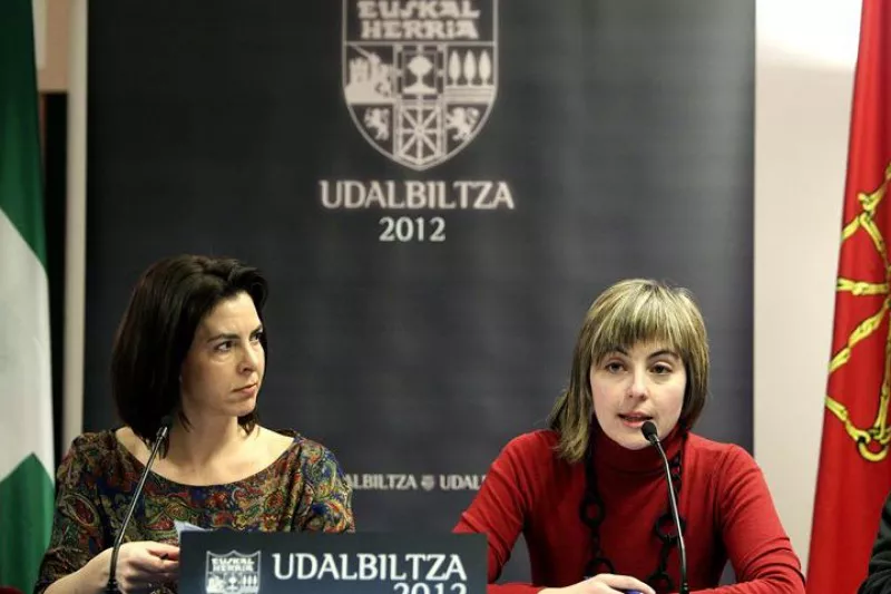 Iratxe Lopez de Aberazturi eta Maite Iturre bozeramaileak. EFE