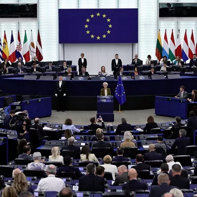 STRASBOURG (France), 10/09/2025.- European Commission President Ursula von der Leyen (C) addresses a 'State of the Union' debate at the European Parliament in Strasbourg, France, 10 September 2025. The current plenary session runs from 08 until 11 September 2025. (Francia, Estrasburgo) EFE/EPA/RONALD WITTEK
