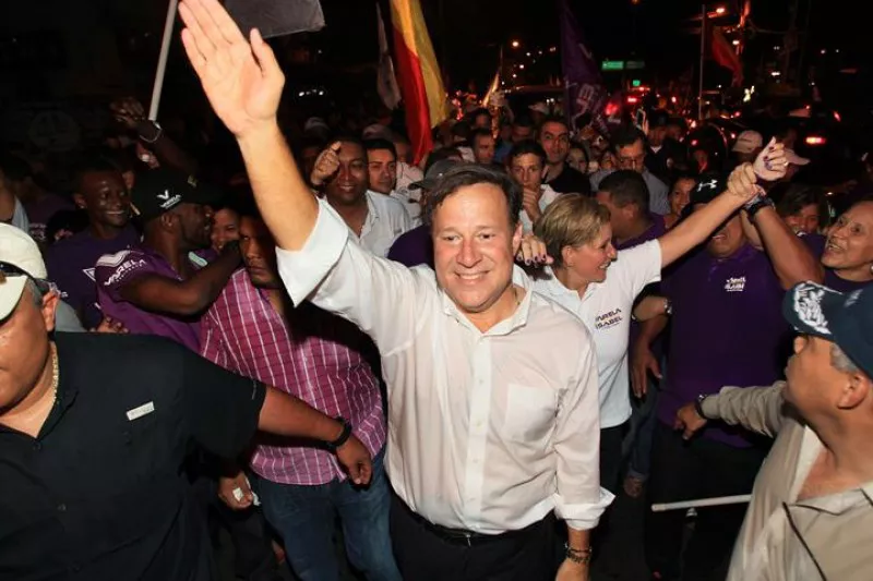 Juan Carlos Varela celebra la victoria.