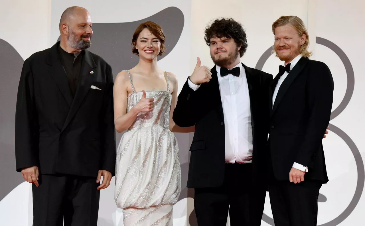 VENICE (Italy), 28/08/2025.- (L-R) Greek director Yorgos Lanthimos, and US actors Emma Stone, Aidan Delbis, and Jesse Plemons arrive for the premiere of 'Bugonia' during the 82nd annual Venice International Film Festival, in Venice, Italy, 28 August 2025. The film festival runs from 27 August to 06 September 2025. (Cine, Cine, Italia, Venecia) EFE/EPA/ETTORE FERRARI
