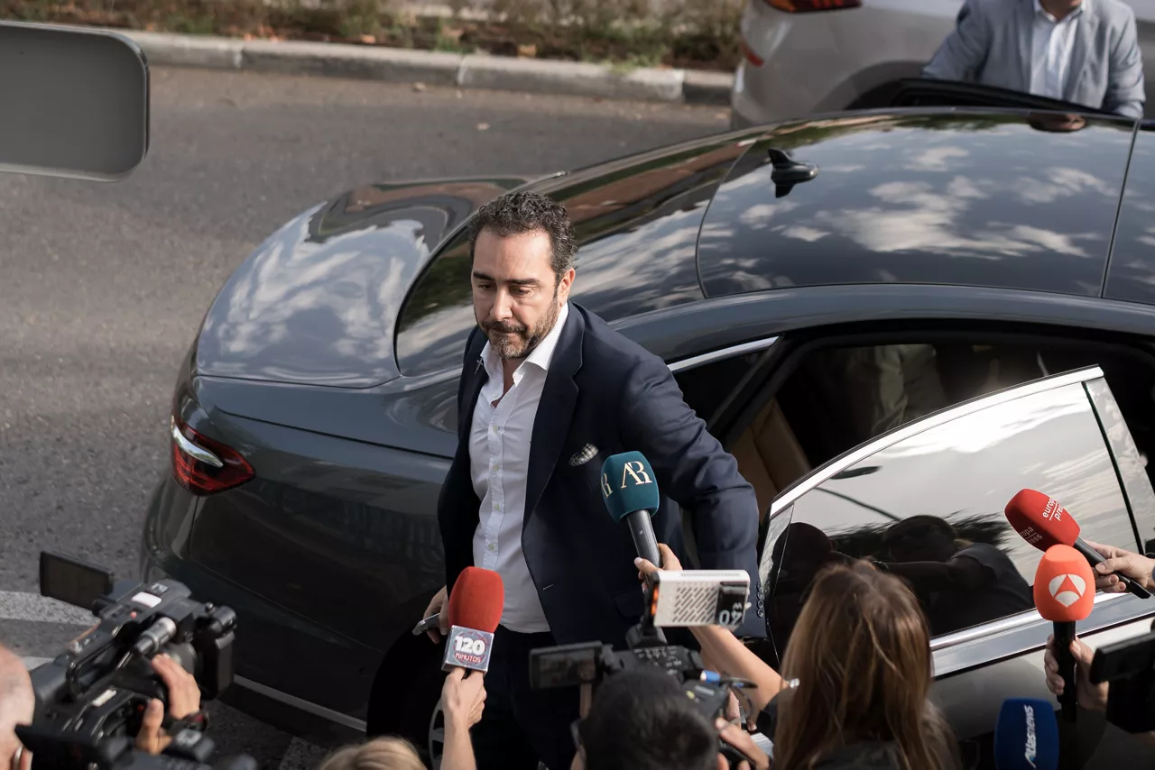 (Foto de ARCHIVO)

El empresario Víctor de Aldama llega a declarar como testigo y expresidente del Zamora Club de Fútbol por el ascenso del Andorra ante la juez de Majadahonda, a 18 de junio de 2025, en Madrid (España). La jueza investiga presuntas irregularidades en el contrato de la Real Federación Española de Fútbol (RFEF) para trasladar la Supercopa de fútbol masculino a Arabia Saudí.



Diego Radamés / Europa Press

18/6/2025