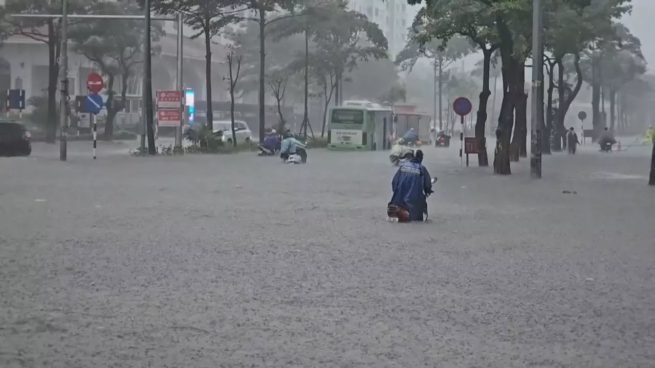 La tormenta más mortal en el país en lo que va de año ha dejado más de 80 personas heridas y  más de 105.000 viviendas dañadas en más de una quincena de provincias del centro-norte de la nación, informan las autoridades locales.