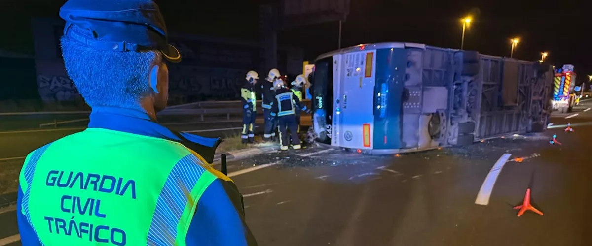 Vuelca una villavesa que circulaba sin pasajeros en Arazuri.



REMITIDA / HANDOUT por GUARDIA CIVIL

Fotografía remitida a medios de comunicación exclusivamente para ilustrar la noticia a la que hace referencia la imagen, y citando la procedencia de la imagen en la firma

26/7/2025