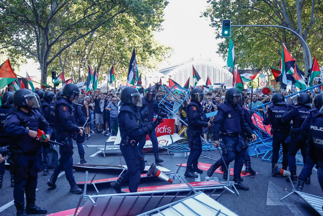 Protestas propalestinas en el final de La Vuelta en Madrid