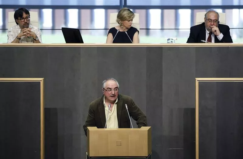 Xabier Olano (EH Bildu), durante su discurso. Foto: EFE