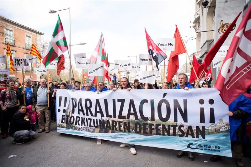 Manifestación en contra del recrecimiento de Yesa. EFE