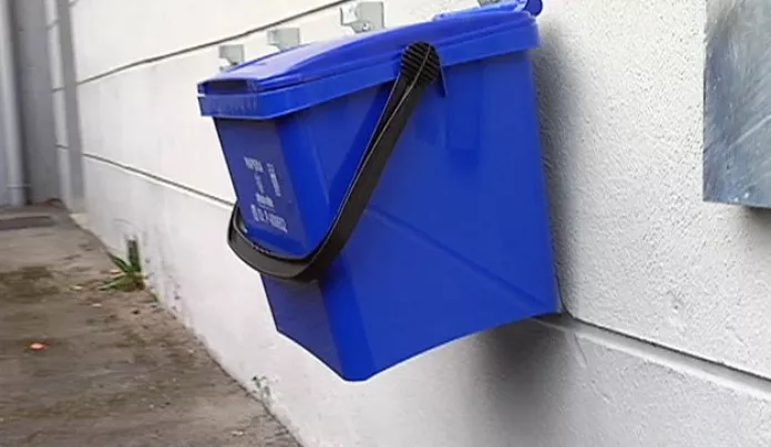 Contenedor del sistema puerta a puerta, en Zaldibia. Foto de archivo: EITB Media