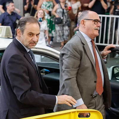 MADRID, 23/06/2025.- El exministro de Transportes, José Lui Ábalos, a su llegada al Tribunal Supremo en Madrid, este lunes. El juez del Tribunal Supremo Leopoldo Puente interroga este lunes al exministro de Transportes José Luis Ábalos y a quien fuese su más estrecho asesor, Koldo García, tras el avance de su investigación, que ha escalado ya al presunto reparto de mordidas por posibles adjudicaciones irregulares de obra pública. EFE/ Chema Moya
