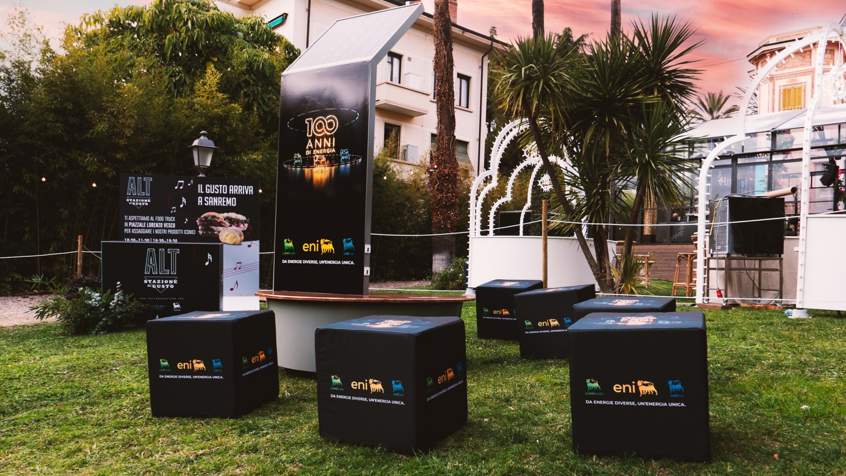 Allestimento esterno per i 100 anni della famiglia Eni a Sanremo