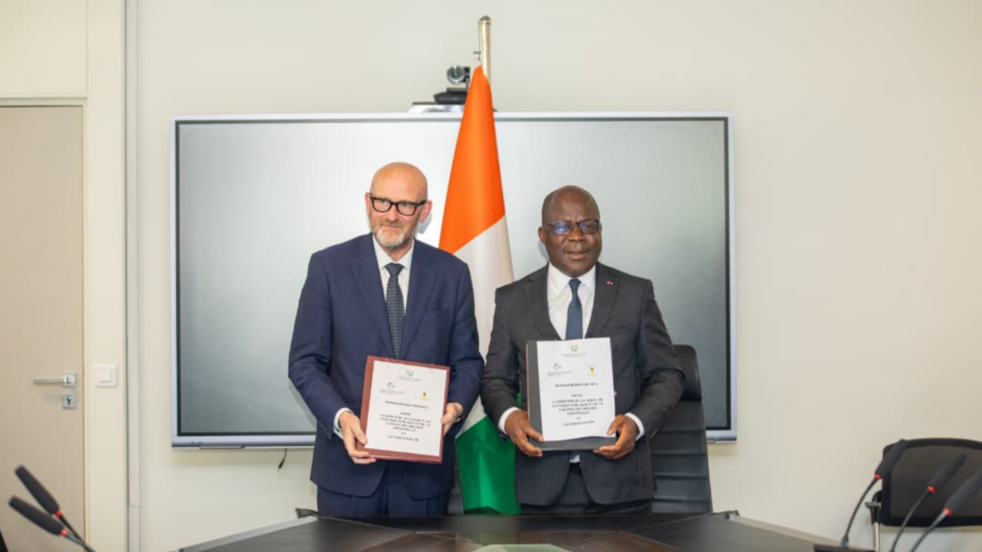 In the pic, Eni Foundation President Domenico Giani and the Ivorian Minister of Health Pierre Dimba