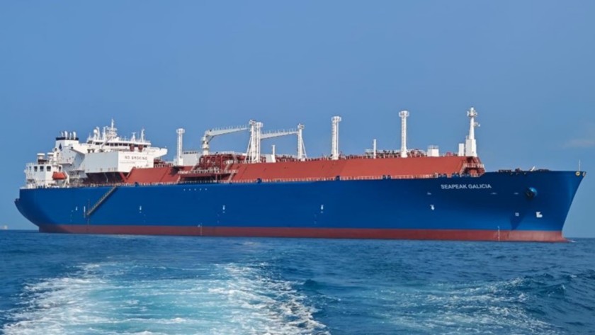 Nave GNL in mare aperto