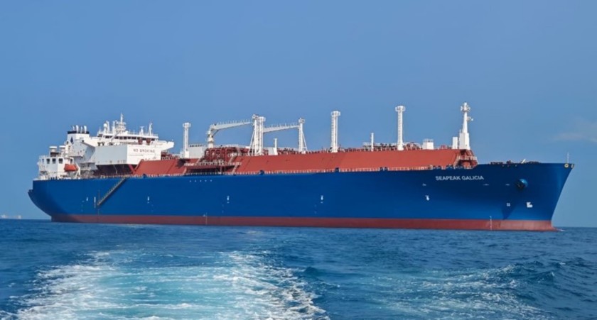 Nave GNL in mare aperto