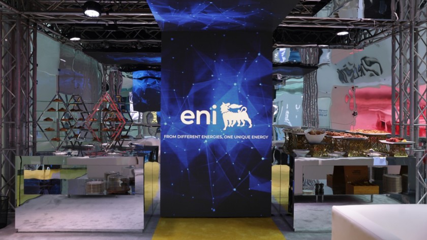 ADIPEC 2025, vista frontale dello spazio espositivo Eni