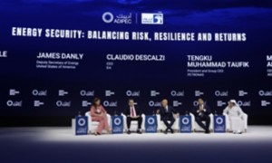 Panel strategico durante ADIPEC 2025, Abu Dhabi
