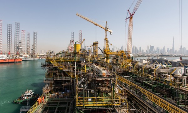  La nave Baleine in fase di costruzione nel porto