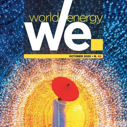 Copertina della rivista "world energy we." n.66: persona con ombrello rosso in tunnel luminoso, tema "LNG POWER PLAYS".