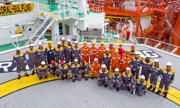 Foto del team di lavoro a bordo della nave Coral Sul