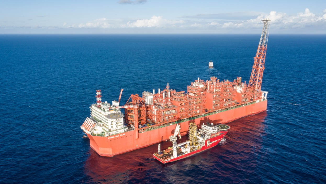 L’impianto galleggiante, innovativo e sostenibile, produce gas naturale liquefatto Coral Sul in mare