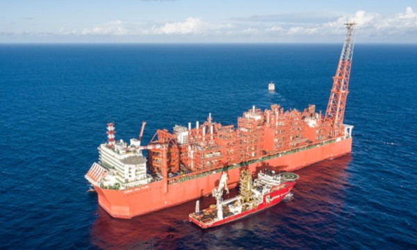 L’impianto galleggiante, innovativo e sostenibile, produce gas naturale liquefatto Coral Sul in mare