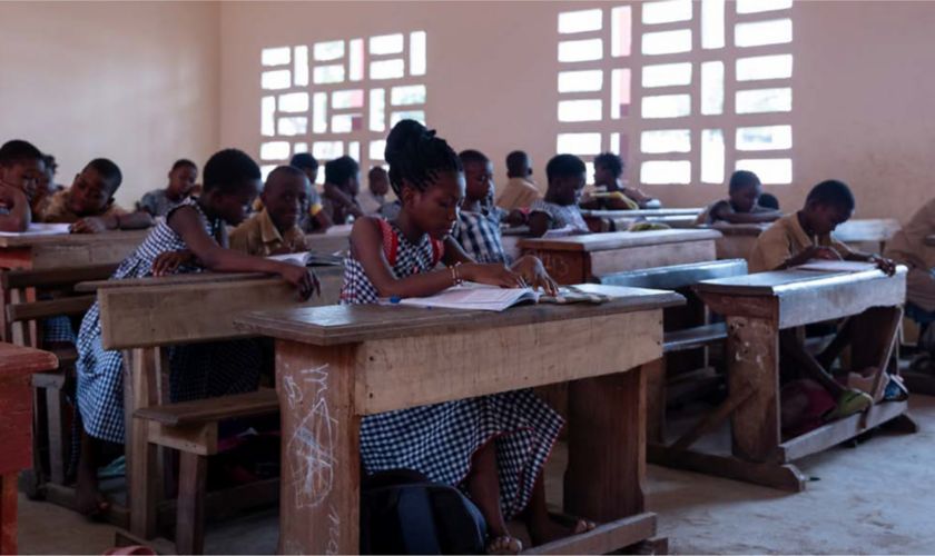 Bambini a scuola in costa d'avorio