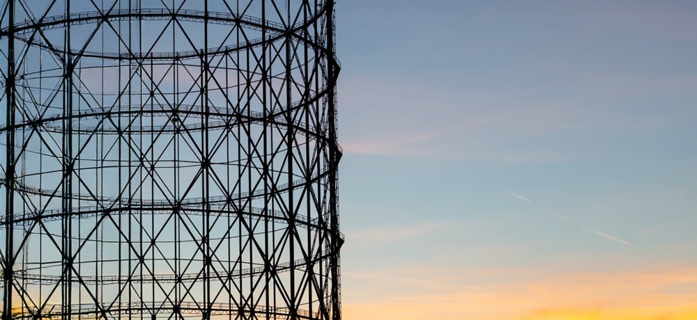 Il Gazometro di Roma al tramonto