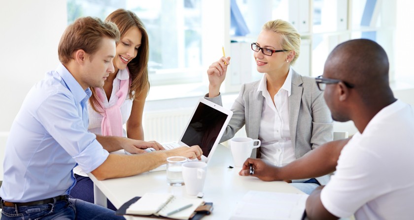 Gruppo di colleghi in ufficio