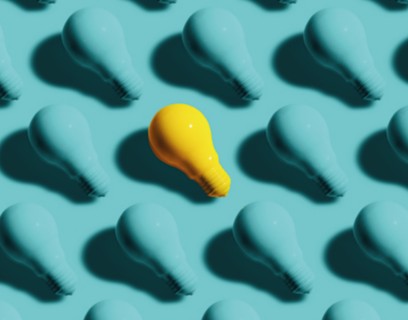 Visual Eni award, tante lampadine azzurre, solo una gialla.
