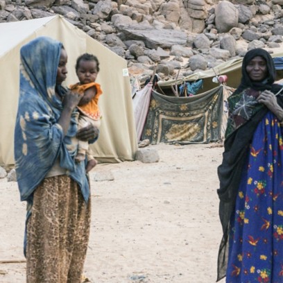 persone in un campo in Algeria