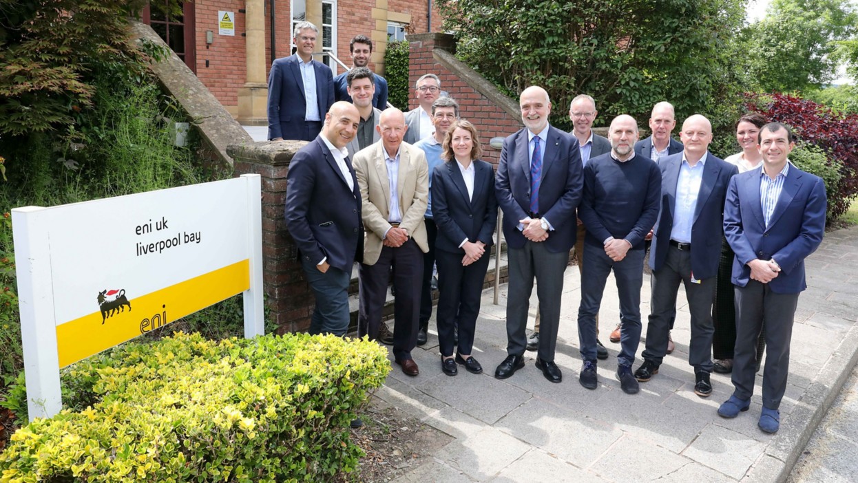 Delegazione guidata dall'Ambasciatore italiano nel Regno Unito, Inigo Lambertini, in visita presso alcuni impianti del progetto HyNet  