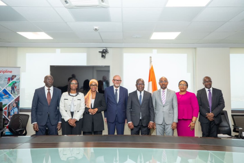 Family picture during the signing ceremony of the Memorandum of Understanding between Eni Foundation and the Ministry of Health of Côte d'Ivoire