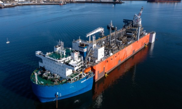 Vista della nave nel porto