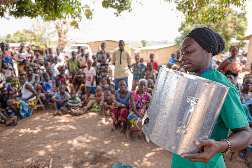 African girl explains how to use the hob to the African community