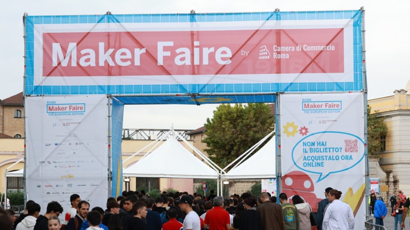 Porta d'ingresso Maker Faire Rome 2024 con logo