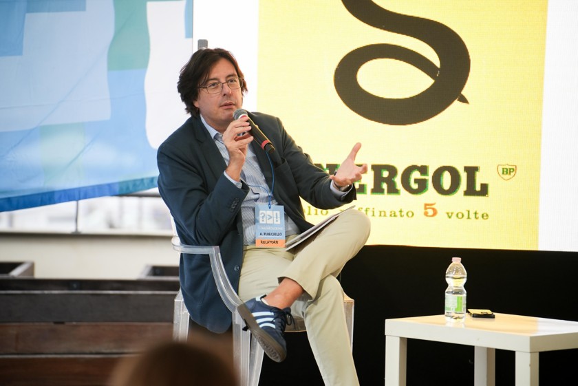 Antonio Funiciello, Head of Identity Management di Eni, durante l’incontro "Disegnare un'idea: un cane a sei zampe per un’identità visiva fuori dall’ordinario".